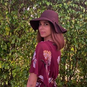 Meet your Posher, Mayda